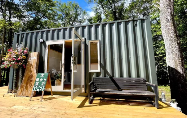 Have you heard of building a dog hotel using container houses?