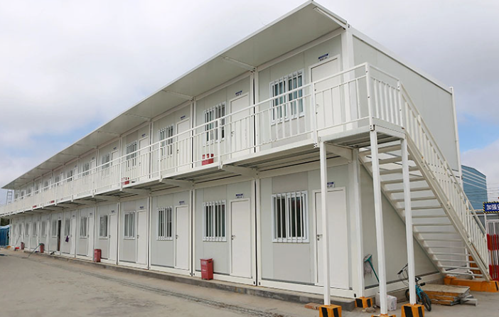 What are the features of containerized housing